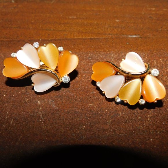 Lisner Jewelry - vintage heart vine clip earrings